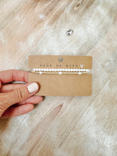 Lade das Bild in den Galerie-Viewer, 2er Armbandset Naturstein white & gold