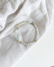 Lade das Bild in den Galerie-Viewer, Armband Naturstein grün/beige bali