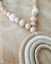 Lade das Bild in den Galerie-Viewer, Kinderwagenkette Regenbogen natural