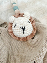Lade das Bild in den Galerie-Viewer, Babyschalenanhänger little lion