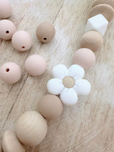 Lade das Bild in den Galerie-Viewer, Kinderwagenkette Powder Rose