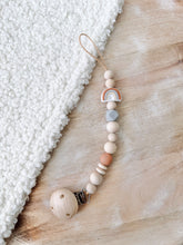 Lade das Bild in den Galerie-Viewer, Nuggikette sweet rainbow camel & grey