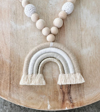 Lade das Bild in den Galerie-Viewer, Kinderwagenkette Regenbogen natural