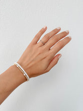 Lade das Bild in den Galerie-Viewer, 2er Armbandset Naturstein white & gold