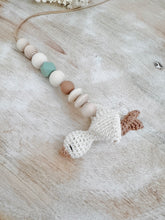 Lade das Bild in den Galerie-Viewer, Babyschalenanhänger Gans green