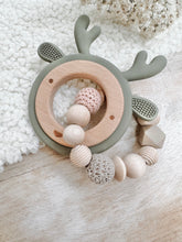 Lade das Bild in den Galerie-Viewer, Beissring Rentier graugrün & rosa