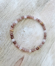 Lade das Bild in den Galerie-Viewer, Armband Naturstein taupe bali