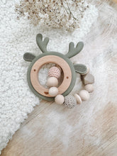 Lade das Bild in den Galerie-Viewer, Beissring Rentier graugrün & rosa