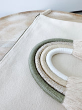 Lade das Bild in den Galerie-Viewer, Kulturbeutel olive klein