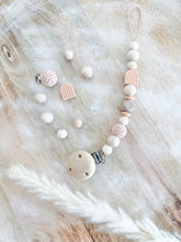 Lade das Bild in den Galerie-Viewer, Nuggikette little rainbow peach