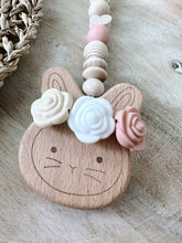 Lade das Bild in den Galerie-Viewer, Babyschalenanhänger Laila