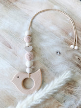 Lade das Bild in den Galerie-Viewer, Babyschalenanhänger Vogel