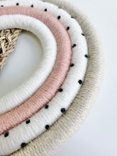 Lade das Bild in den Galerie-Viewer, Makramee Regenbogen blush & dots