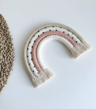 Lade das Bild in den Galerie-Viewer, Makramee Regenbogen blush & dots
