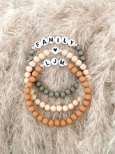 Lade das Bild in den Galerie-Viewer, Armband «family love»
